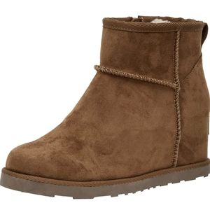 Cushionaire Wedge Boots